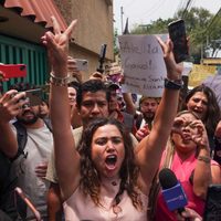 Manifestantes encaran a Caty Monreal y ella denuncia amenazas de muerte (Videos)