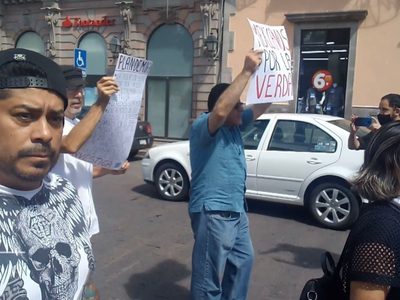 "Causan muerte", protestan contra vacunas covid-19 en Querétaro