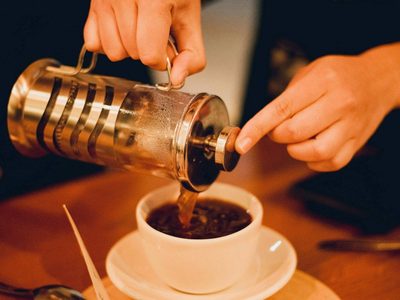 Estudio vincula el consumo excesivo de café con un mayor riesgo de demencia