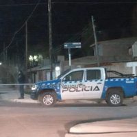 ¿Una amenaza? Dejaron una corona mortuoria frente a una casa en Cutral Co