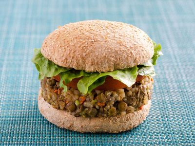 Hamburguesas de lentejas: receta fácil, en pocos pasos y con pocos ingredientes