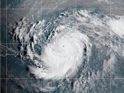 Huracán Erin se convertirse en tormenta de categoría 5 en el Atlántico cerca de las islas del Caribe