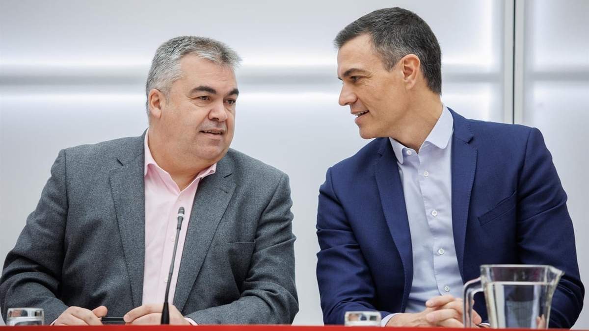 El exsecretario de Organización del PSOE, Santos Cerdán, y Pedro Sánchez