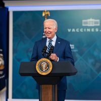 "Es para protegerlos", pide Biden al arrancar vacunación contra covid-19 de niños de 5 a 11 años