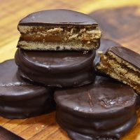 Alfajores de chocolate caseros y sin hornear: prepará esta delicia con pocos ingredientes
