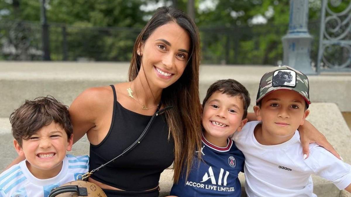 Antonela Roccuzzo y sus hijos. Fuente: (Instagram)
