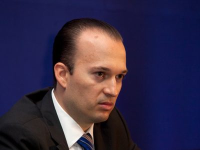 Todorov nada a contracorriente