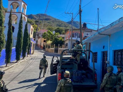Comando con vestimenta militar irrumpió en fiesta y secuestró a nueve personas en Guerrero