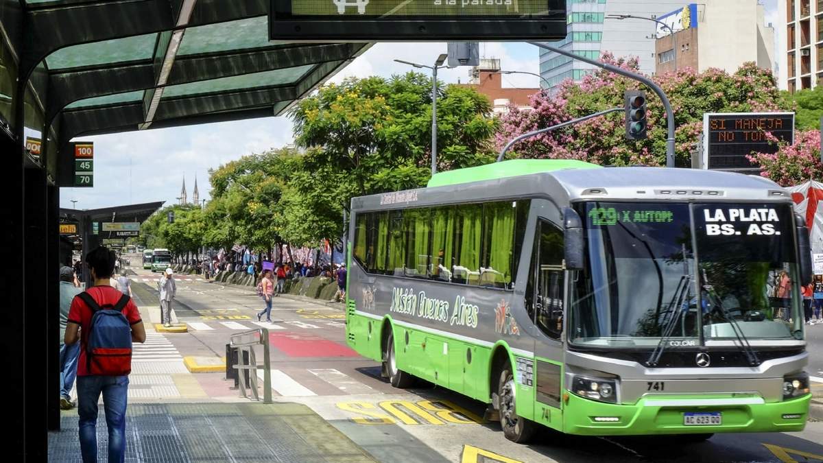 El paro de colectivos afectaría a nueve millones de pasajeros. Fuente: (Twitter)