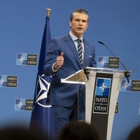 El jefe del Pentágono avisa a Europa que la presencia militar de EU "no durará para siempre"