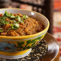 Receta fácil con 3 berenjenas: un untable especiado que combina humo y picante