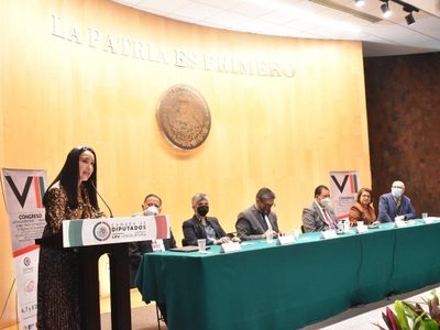 Diputada trans intenta reventar un congreso sobre trata de personas en San Lázaro (Video)