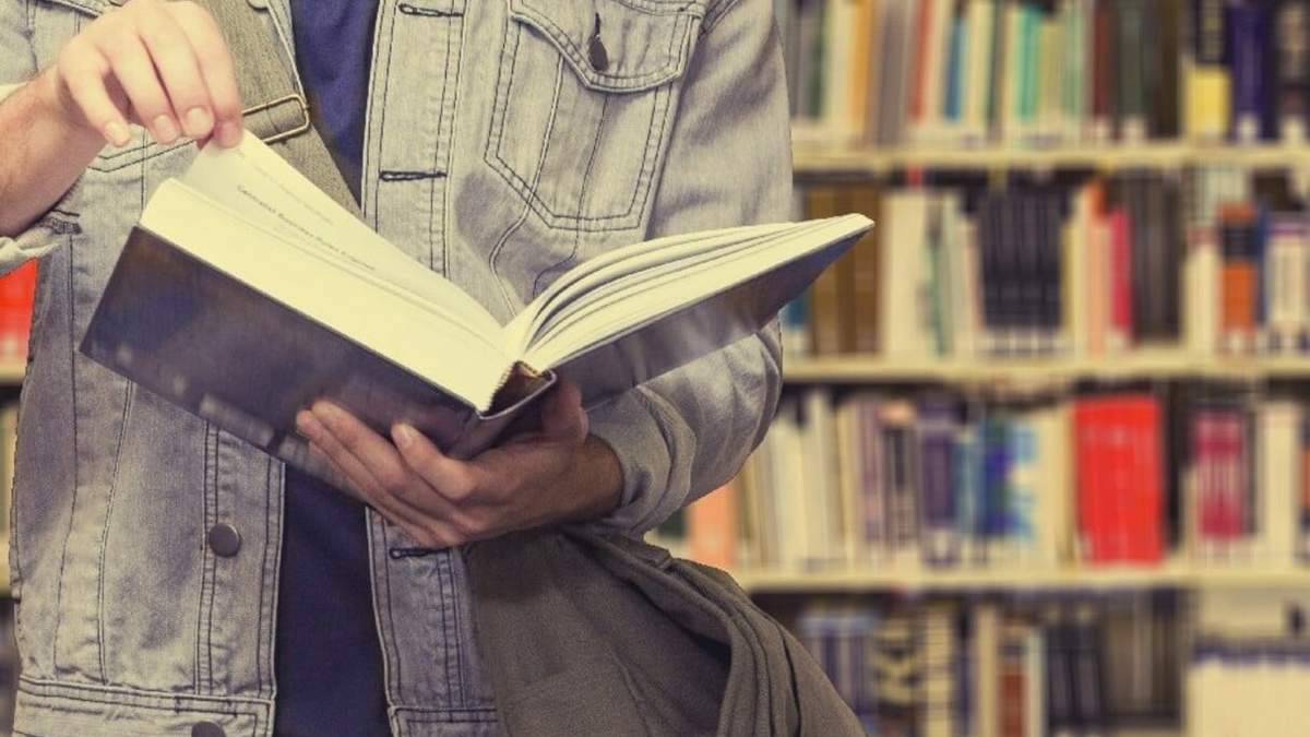 Sala de lectura de una biblioteca. Fuente: (Twitter)