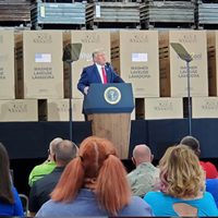 Trump anuncia que EU reimpondrá el arancel del 10 por ciento sobre el aluminio de Canadá