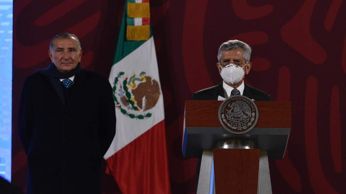 Adán Augusto López Hernández y Roberto Salcedo Aquino, secretario de la Función Pública