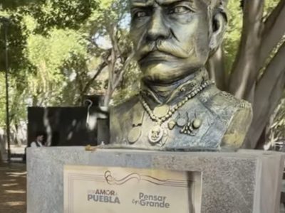 Gobierno de Puebla retira placas de héroes por errores ortográficos e históricos