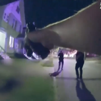 Un video muestra el disparo letal de un policía a un niño de 13 años en el suelo