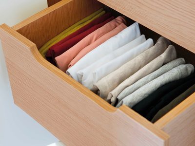 Convertí esos cajones de tus viejos muebles en esta maravillosa propuesta para ordenar y decorar tu cocina sin gastar