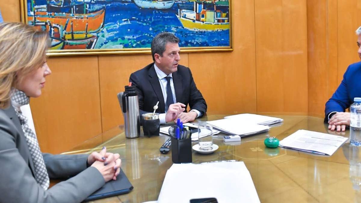 Reunión entre Figueroa, Massa y Royón. Fuente: (Twitter)