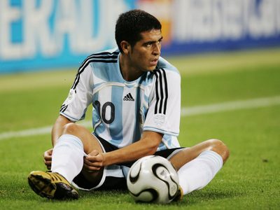 “Mirá lo que sos”: el insólito cruce de Juan Román Riquelme con un futbolista paraguayo