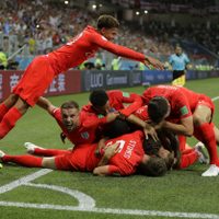 Cabezazo en tiempo de compensación da triunfo a Inglaterra frente a Túnez