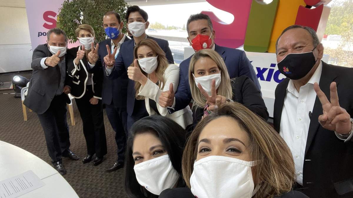 Los dirigentes de PRI, PAN y PRD en la convención de Sí por México