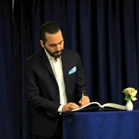 El Salvador: Al debilitarse la libertad de prensa, crece el poder de los influencers pro-Bukele
