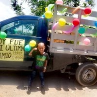 El niño Heber vence al cáncer y celebra con una caravana que se vuelve viral