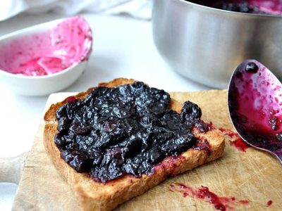 Llevá a otro nivel tus desayunos: hacé esta riquísima mermelada sin cocción con solo 4 ingredientes