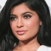 ¿No había más pequeña? Kylie Jenner se lo quitó todo y se cubre con solo una soga ¿Estás listo?