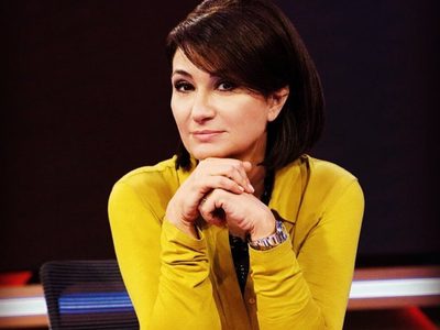 A sus 62 años, María Laura Santillán marca tendencia con el look más comfy que no falla esta temporada