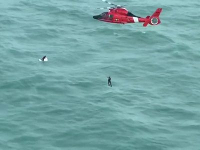 Rescatan a un hombre aferrado a una nevera en alta mar frente a la costa de Florida tras paso de Mil