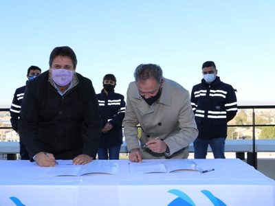 Llegó el día: la Municipalidad de Neuquén firmó el contrato de concesión con CALF