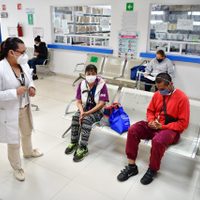 AMLO presume que abasto de medicamentos llegó al 90%