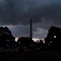 Tormentas en el este de EU dejan a 1.1 millones de personas sin luz; cancelan miles de vuelos