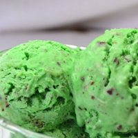 Con las plantas de menta que tenés en el jardín, hacé el helado de menta granizada más rico y cremoso