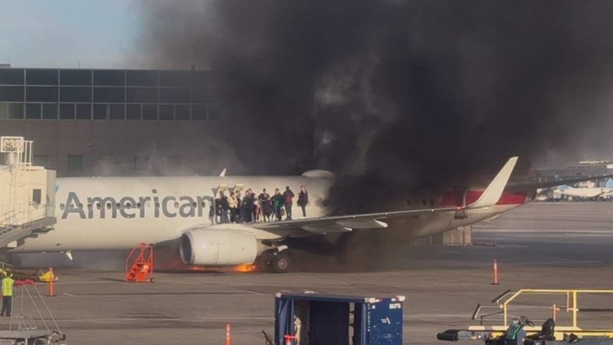 Se desplegaran las rampas para que los pasajeros pudieran evacuar rápidamente