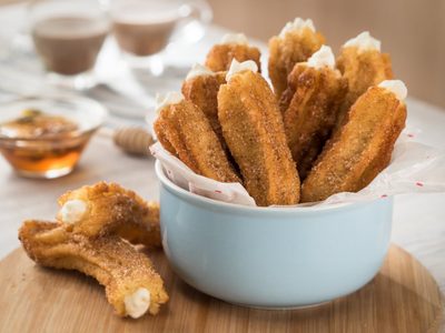El acompañante perfecto para la playa: aprende cómo preparar churros de papa y queso