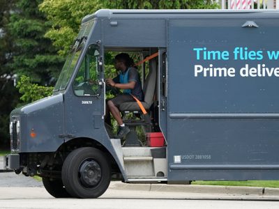Amazon impondrá recargo de 3.5% a vendedores externos por alza en precios del combustible