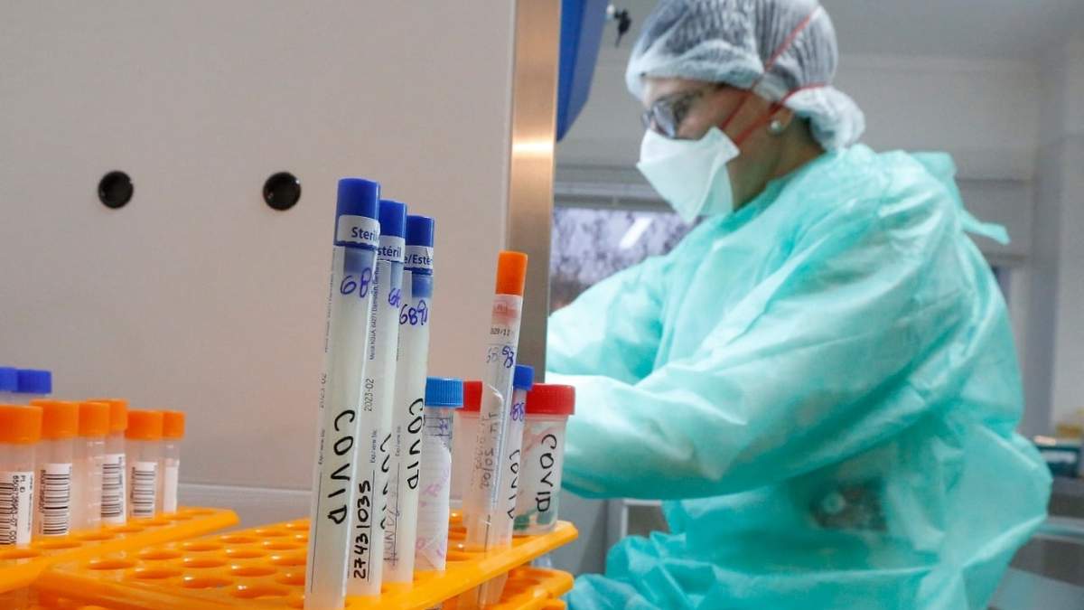 Pruebas de coronavirus listas para ser analizadas. Fuente: (Twitter)