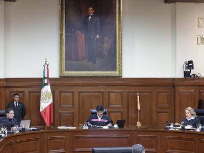 Ministros aplazan proyecto de Yasmín Esquivel impugnado por ONG que pidieron audiencia