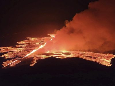 Volcán en Islandia hace erupción por cuarta vez en tres meses