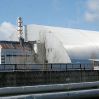 Un sarcófago de 30 mil toneladas protege la central nuclear de Chernóbil tomada por Rusia