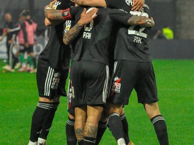 Deportivo Riestra volvió a ganar y otra vez es el puntero