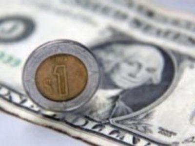 Peso se deprecia tras posibles recortes de la Fed