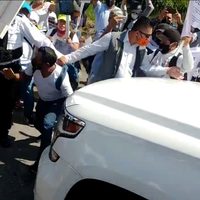 Autoridades de Veracruz "huyen" de familiares de desaparecidos