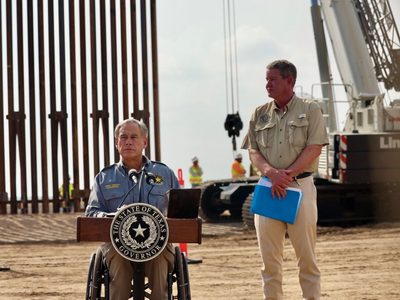 La Casa Blanca culpa al gobernador de Texas del alza de precios por bloqueo a camiones mexicanos