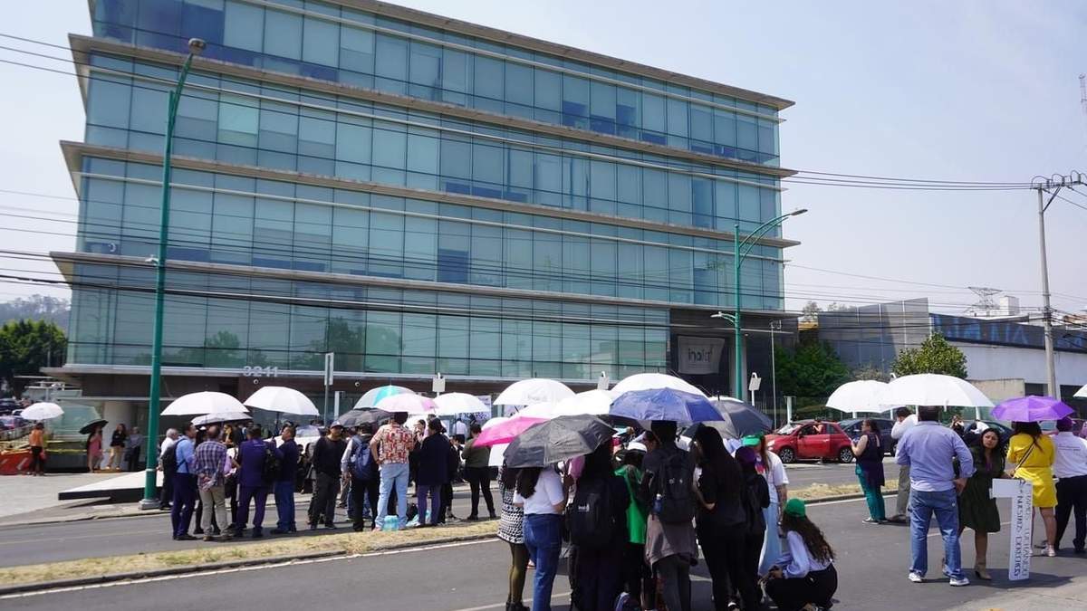 Protesta de empleados del INAI. Indefensión laboral