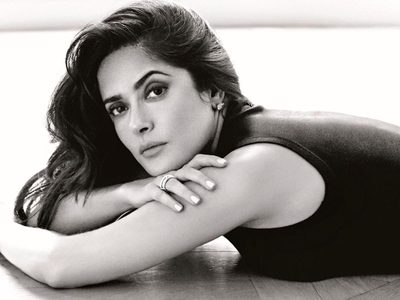 "¡Pesos pesados!" El escotazo de Salma Hayek en los Golden Globes ¡ya tiene competencia!