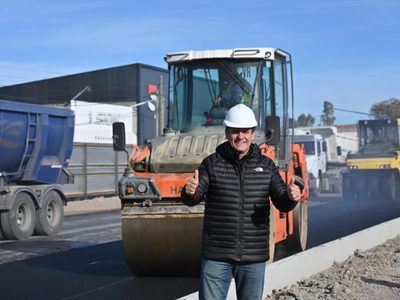 Comenzaron a poner el asfalto en la obra de la Avenida Mosconi